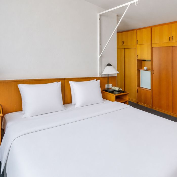 Modern akadálymentesített lakosztály és nyugodt balatoni wellness kikapcsolódás várja a vendégeket a Club Tihany Resortban.