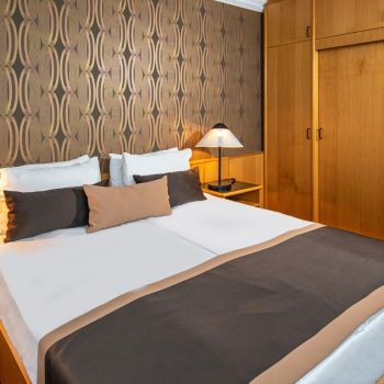 Foglaljon Panorama lakosztályt a Club Tihany Resortban, és élvezze a nyugodt balatoni wellness pihenés minden pillanatát.