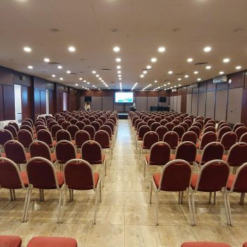 A Levendula konferenciaterem modern technikai háttérrel és inspiráló környezettel várja konferenciák, tréningek és üzleti rendezvények résztvevőit.