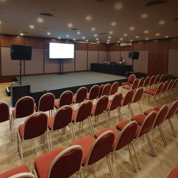 A Club Tihany Resort különtermekkel és sokoldalú rendezvényhelyszínekkel várja a konferenciák, céges események és ünnepi rendezvények résztvevőit.