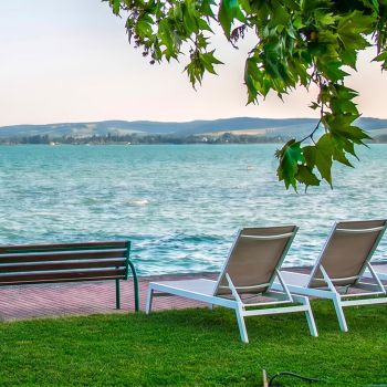 Balatoni nyaralás a Club Tihany Resort saját strandján