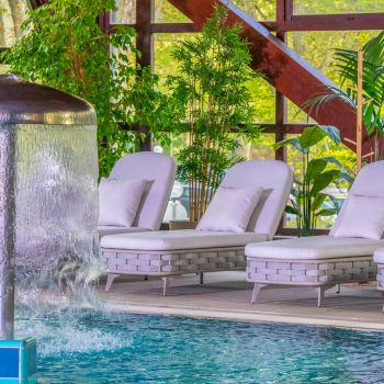 Kapcsolódjon ki a Club Tihany Resort wellness világában, ahol medencék, szaunák és feltöltő élmények várják a Balaton partján.