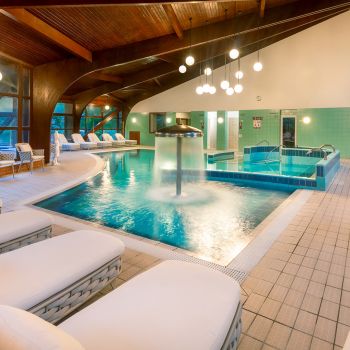 Kapcsolódjon ki a Club Tihany Resort wellness világában, ahol medencék, szaunák és feltöltő élmények várják a Balaton partján.