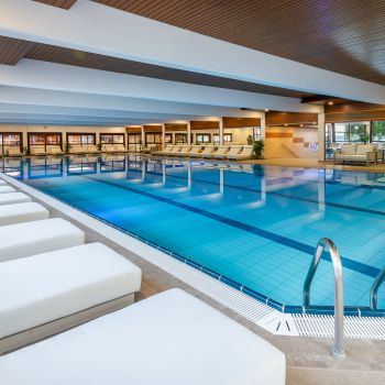 Kapcsolódjon ki a Club Tihany Resort wellness világában, ahol medencék, szaunák és feltöltő élmények várják a Balaton partján.