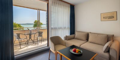 Prémium szobák, modern kényelem és balatoni wellness élmények várják a vendégeket a Club Tihany Resortban.